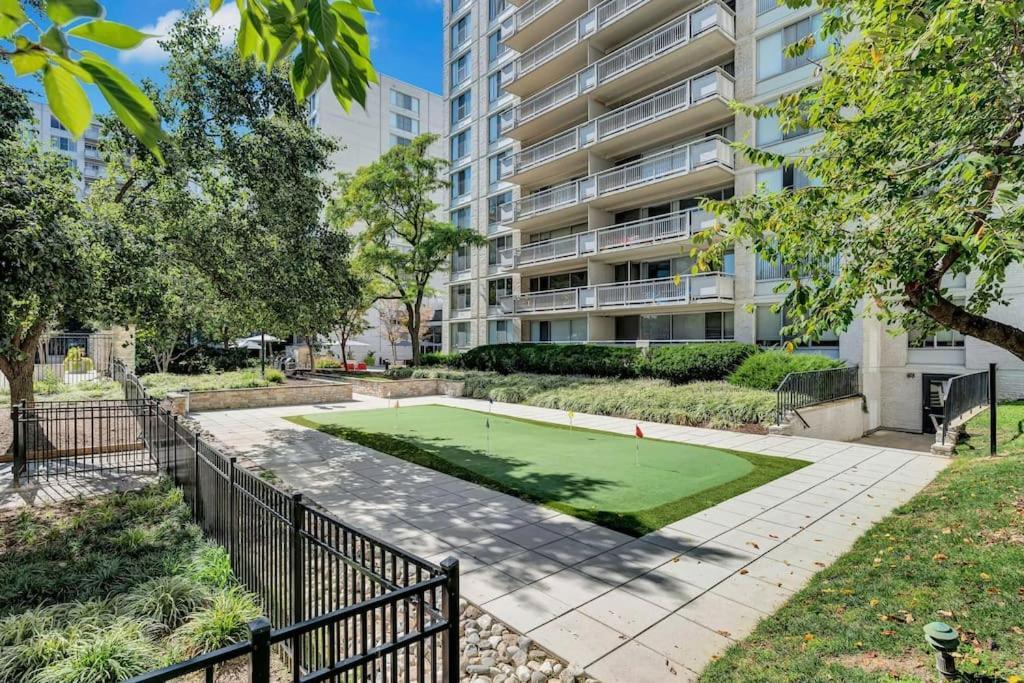 Modern Condo At Crystal City Arlington Exterior photo